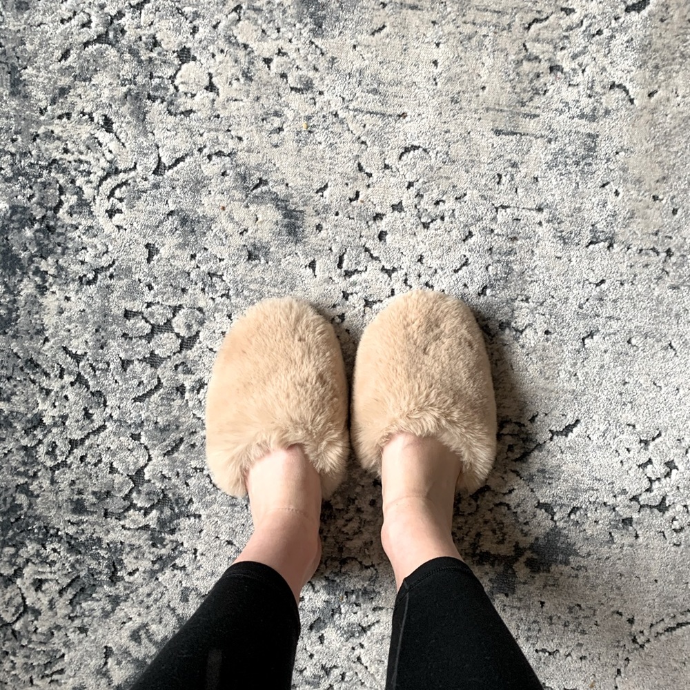 Fluffy slides/slippers - Picture 2 of 2